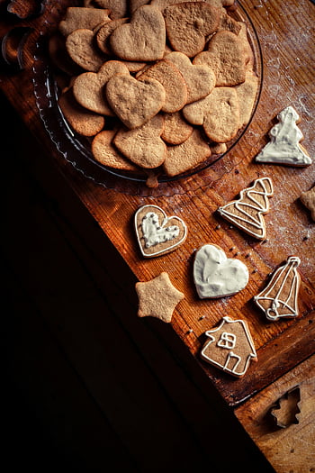 pepparkakor, träbord, hjärtformade kakor, festliga fester, hemlagade kakor, Läckra kakor, semester godis, kakdekoration, Festliga kakor, hembakning