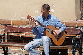 uomo, chitarra, la Banca, la strada, chitarrista, la musica, musicista, artista di strada, chitarra acustica, gioco, la camicia