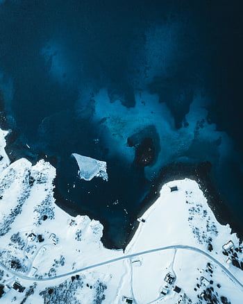 εναέρια βολή, χιονισμένη ακτογραμμή, Nordland Νορβηγία, χειμερινό τοπίο, χιονισμένα βουνά, θέα στη θάλασσα, εκπληκτικό τοπίο, κεραία χειμώνα, χιονισμένο τοπίο, παράκτιος χειμώνας, χειμερινή θέα
