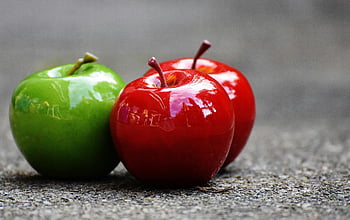 apples, red apples, green apples, shiny apples, close-up, textured surface, freshness, vibrant colors, fruit photography, apple fruits, food photography
