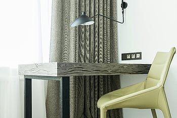 moderne arbejdsplads, lejlighed indretning, Hyggeligt arbejdsområde, Moderne skrivebord, stilfuld stol, hjemmekontor, træ skrivebord, indretning, Minimalistisk kontor, moderne møbler, arbejdsområde design