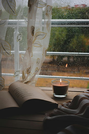 boek, brandende kaars, Glazen raam, Gezellig lezen, regen, sfeer, open boek, aangestoken kaars, vensterweergave, gordijnen, regenachtige dag