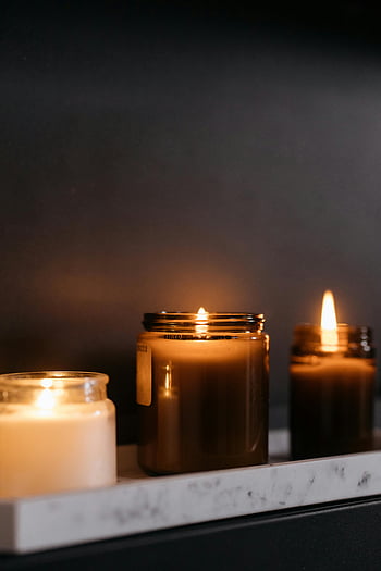 svíčky, Skleněné sklenice, mramorový povrch, hořící svíčky, zapálené svíčky, Uklidňující displej, balení svíček, displej svíčky, sklenice na svíčky, světlo svíčky, atmosféra svíčky
