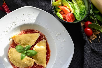 ravioli, nudle, Těsto na těstoviny, těstoviny, domácí výroba, rajčata, rajčatová omáčka, výživa, sacharidů, sýr, parmazán