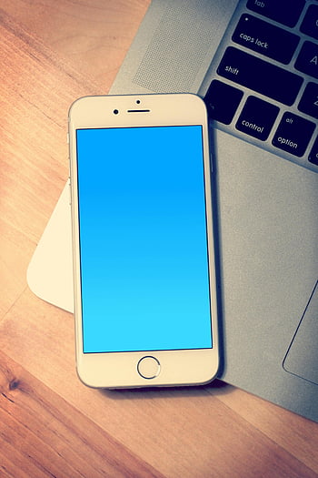 silver iphone 6, macbook, ξύλινο γραφείο, κενή οθόνη, Κομψό iPhone Apple, προϊόντα μήλου, τεχνολογική ρύθμιση, Ρύθμιση γραφείου, μπλε οθόνη, smartphone, ΦΟΡΗΤΟΣ ΥΠΟΛΟΓΙΣΤΗΣ