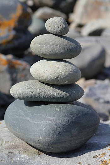 Šedý Cairn Stone, detailní fotografie, skládané kameny, harmonická rovnováha, jednoduchost, klid, Příroda, vyvážené kameny, venkovní fotografie, přírodní prvky, oblázkový zásobník