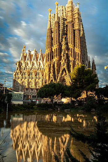 Sagrada Familia, Barcelona, reflection, water, daytime, iconic, architecture, Antoni Gaudi, spires, trees, sky