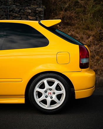 Žlutá Honda Civic, hatchback, detailní záběr, zářivé žluté, Sportovní design, zaparkované venku, auto, kola, koncová světla, boční pohled, žluté auto