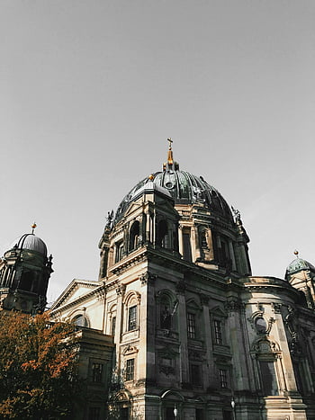 catedral de berlín, Alemania, cúpula histórica, vista de ángulo bajo, cielo gris, hito arquitectónico, hito de berlín, arquitectura europea, edificio religioso, Viajes a Berlín, cúpula de la catedral