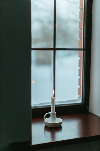 hořící svíčka, bílý svícen, parapet, teplý záře, Snowy View, zapálil svíčku, svícen, zimní scény, vnitřní osvětlení, Útulná atmosféra, zobrazení okna