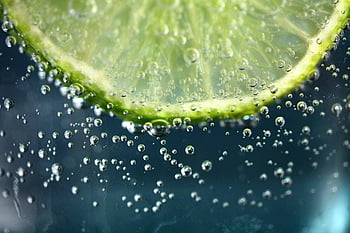 lime slice, sparkling water, bubbles, close-up, refreshing, vibrant, citrus, drink, beverage, lime wedge, water