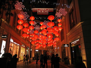 Traditionelle kinesiske lanterner, hong kong, Lee Tung Avenue, oplyste røde lanterner, Festlig atmosfære, gadescene, nat tid, folk går, bymæssige omgivelser, Kulturel indretning, kinesisk nytår