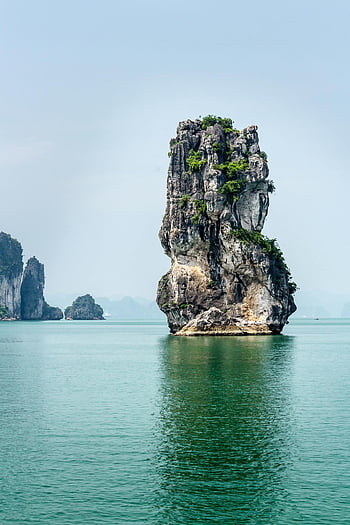 záliv Halong, vápencové skalní útvary, klidné vody, pohled, moře, Vietnam, Přírodní krásy, TOWERING ROCK, pobřežní krajiny, cíl cesty, klidné prostředí
