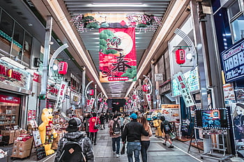 centre commercial, arcade animée, Japon, magasins diversifiés, les gens marchent, galerie marchande, profiter de la journée, shopping intérieur, boutiques d'arcade, Shopping japonais, visiteurs de l'arcade