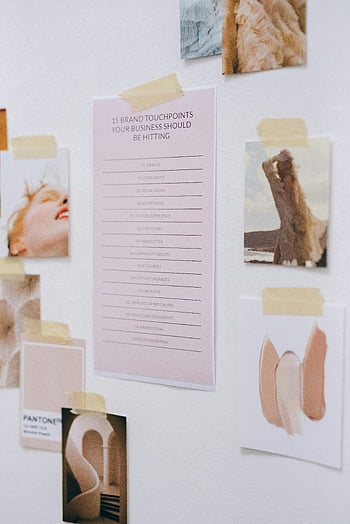 Conseil d'humeur, points de contact commerciaux, images inspirantes, mur blanc, design créatif, stratégie de marque, planification visuelle, idées marketing, Développement des affaires, décor de bureau, affiche murale