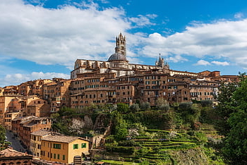 fotografie, siena, středověké město, architektura, kultura, věž, kostel, náboženství, Svatá Catherine ze Sieny, střešní tašky, červený dům