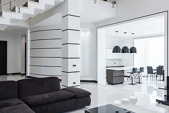 moderní nábytek, Prostorný obývací pokoj, kuchyně, minimalistický dekor, Luxusní nábytek, elegantní design, Stylový byt, Současný interiér, Otevřené rozložení, Bílá mramorová podlaha, černobílý výzdoba