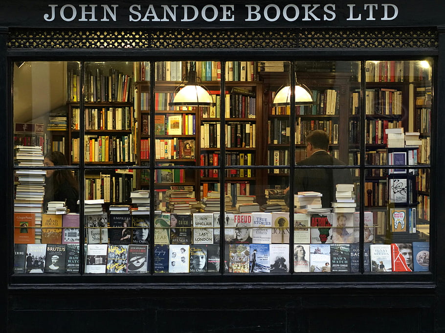 London Bookstore, různé knihy, Klasický displej oken, Útulné knihkupectví, Knihy John Sandoe, regály, zobrazení knihy, Literární obchod, Milovníci knih, vintage knihy, čtení knihy