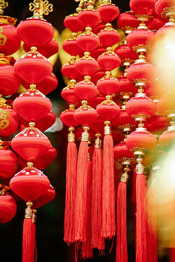Capodanno cinese, decorazioni tradizionali, Lanterne rosse brillanti, fortuna, prosperità, Festival, Celebrazione culturale, ornamenti festivi, nappe rosse, Accenti d'oro, cultura cinese