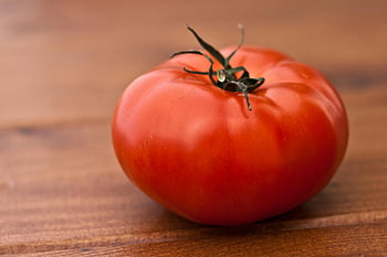 red tomato, ripe tomato, close-up tomato, vibrant color, tomato texture, wooden background, fresh tomato, red fruit, healthy food, vegetable photography, food photography