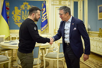 우크라이나, 케이브, Volodymyr Zelenskyy 회장, Anders Fogh Rasmussen, 나토, 보안, 유로 대서양 통합, 공동 선언, KYIV 보안 소형, 빌니우스 선언, 악수