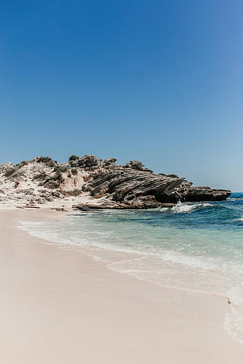 formação rochosa marrom, Beira Mar, praia arenosa, formações rochosas, céu azul claro, vista costeira, vista deslumbrante, paisagem natural, ondas do oceano, Cenário de praia, paisagem costeira