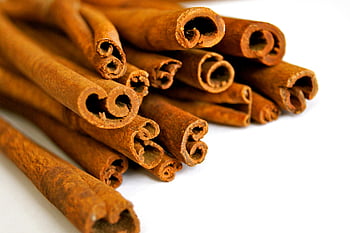 cinnamon sticks, aromatic, close-up view, texture, rich brown color, spice, culinary ingredient, natural flavor, dried cinnamon, cinnamon bark, aromatic spice
