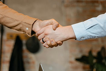 การจับมือกัน, ใกล้ชิด, ข้อตกลงทางธุรกิจ, ข้อตกลง, การเป็นสัญลักษณ์, การจับมืออาชีพ, ท่าทางจับมือ, ช่วงเวลาที่จับมือกัน, ภาพจับมือ