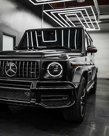 Black Mercedes Benz, classe g, suv, parcheggiato all'interno, illuminazione elegante, veicolo di lusso, mercedes-benz g-class, design elegante, Parcheggio interno, auto di fascia alta, illuminazione moderna