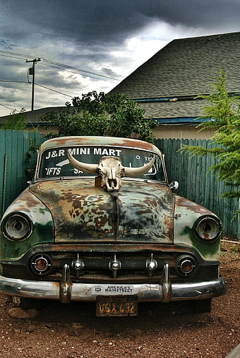 koeienschedel, roestige vintage auto, Seligman az, motorkap, witte dieren schedel, hoofdstraat van Amerika, J & R Mini Mart, roestige auto, vintage voertuig, koe schedel decoratie, Seligman Arizona