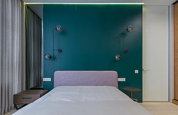 moderní byt, Kreativní lampy, závěsné lampy, Stylová ložnice, Tealské stěny, Současné osvětlení, moderní design, ložnice dekor, Vzhled interiéru, nástěnné osvětlení, osvětlení postele