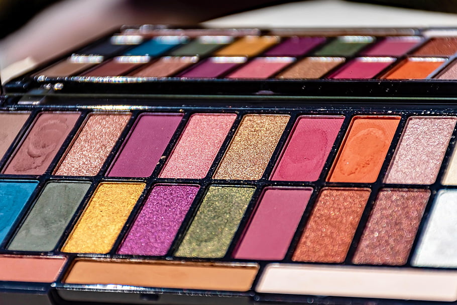 oční stíny, kosmetika, makeup, prášek, barvitý, barvy, kosmetické výrobky, kosmetologie, barevné palety, dívky, salon