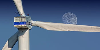 rüzgar türbini, gri metal, ay fonu, yenilenebilir enerji, Rüzgar türbini bıçakları, estetik, gece gökyüzü, çevre dostu, Temiz Güç, rüzgar gücü