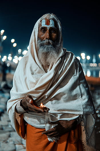 szádhu, portré, gangesz folyó, Varanasi, éjszaka, diya, derűs, idős, fehér köntöst, lelki, India