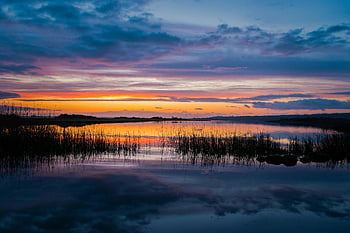 západ slunce, klidné jezero, pulzující obloha, odrazy, Příroda, klid, modrá obloha, tělo z vody, klidné scény, Přírodní krásy, klidná krajina