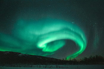 Aurora, cahaya utara, malam, lanskap bersalju, langit malam berbintang, tampilan yang menawan, aurora borealis, pemandangan musim dingin, fenomena alam, fotografi malam, Aurora hijau