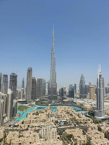 Dubai Skyline, Burj Khalifa, modernes Stadtbild, klarer blauer Himmel, Dubai Architektur, städtische Landschaft, Wolkenkratzer, Downtown Dubai, Stadtblick, Dubai Attraktionen, Hoch hinausragende Gebäude