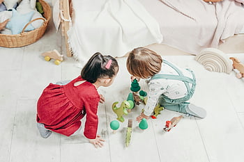 유아 놀이, 나무 장난감, 아늑한 놀이방, 아이들 놀이, 실내 놀이, 노는 시간, 어린이 장난감, 놀이방 장식, 행복한 아이들, 놀이 공간, 유아 활동
