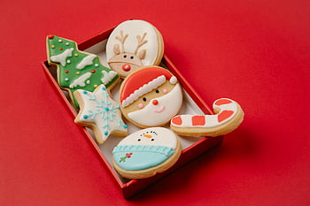 karácsonyi sütik, Ünnepi sütik, házi sütik, Színes sütik, karácsonyi díszek, piros doboz, ünnepi ünnepségek, Mikulás süti, rénszarvas süti, Candy Cane Cookie