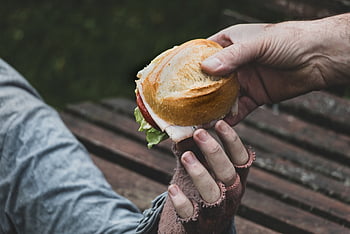 sandwich, roti, kemiskinan, tuna wisma, berbagi, orang-orang, tangan, makanan, makan, kelaparan, kesendirian