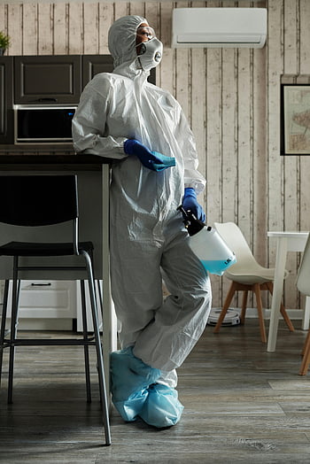ppe, Bílé OOP, stříkací láhev, dezinfekční sprej, ochranné zařízení, Vnitřní čištění, Úplné ochranné vybavení, individuální čištění, vnitřní dezinfekce, modré rukavice, bílý oblek