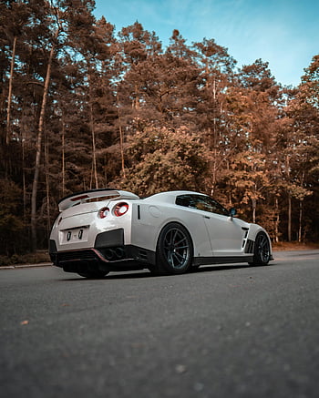 nissan gt-r, bílé sportovní auto, zaparkováno, Scénická lesní cesta, luxus, Rychlost, sportovní auto, lesní cesta, fotografování automobilů, automobilového průmyslu, luxusní auto