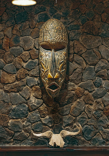 africké masky, dřevěné řezbářské práce, kamenná zeď, tradiční umění, kmenové kultury, Vyřezaná maska, texturou zdi, africké kultury, Dřevěné umění, kamenné pozadí, kmenová maska