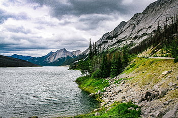 lac de munte, Capac de nor dramatic, copaci verzi, ghețari, frumusețea naturii, peisaj pitoresc, peisaj exterior, frumusete naturala, Apele liniștite, peisaj stâncos, Zona împădurită
