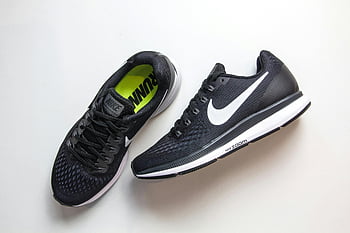 Nike Zoom Sneakers, Άνετα πάνινα παπούτσια, παπούτσια για τρέξιμο, αθλητική φθορά, καθημερινό ντύσιμο, μοντέρνο σχεδιασμό, παπούτσια nike, μαύρα πάνινα παπούτσια, αθλητικά παπούτσια, αθλητικά υποδήματα, περιστασιακά υποδήματα