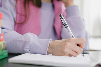 žena psaní, notebook, Příprava zkoušky, Útulné vnitřní nastavení, studie, pero, lavice, zaměřené, učení se, vzdělání, koncentrace