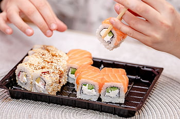 日本料理、 皿、 寿司、 ご飯、 寿司ロール、 日本食、 わさび、 日本人、 フィラデルフィア、 閉じる、 アジア人