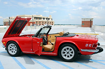 convertibile rosso, macchina classica, contesto urbano, cappuccio aperto, Parcheggio sul tetto, auto rossa, auto convertibile, classica macchina rossa, sul tetto urbano, Cappuccio di macchina aperto, Scena dell'auto urbana