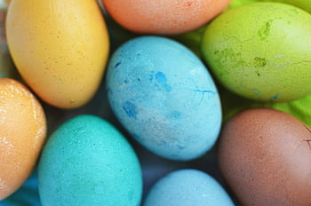 Ostereier, Verschiedene Farben, lebendige Nahaufnahme, bunte Eier, saisonale Themen, Verschiedene Farbtöne, Festliche Eier, Urlaub Dekor, bemalte Eier, Frühlingsdekoration, Osterdekoration