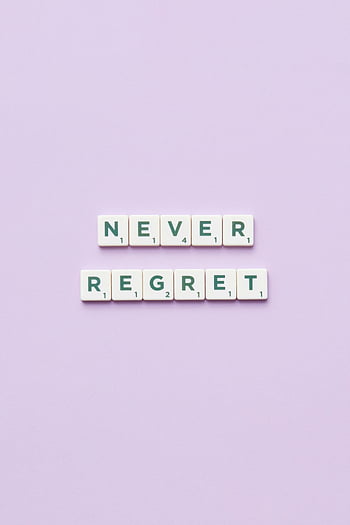 motivační fráze, scrabble dlaždice, Nikdy nelitujte, inspirativní citát, motivační citát, Fialové pozadí, scrabble dopisy, pozitivní zpráva, motivační obraz, Motivační slova